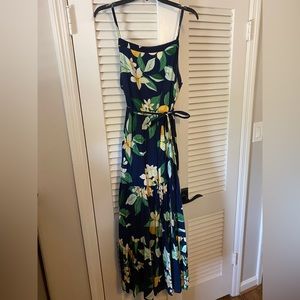 Old navy floral dress with smocked back, waist tie, and pockets, size L